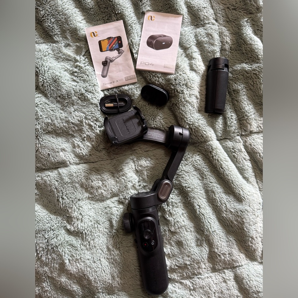 AOCHUAN Smartphone Gimbal w/ AI tracking